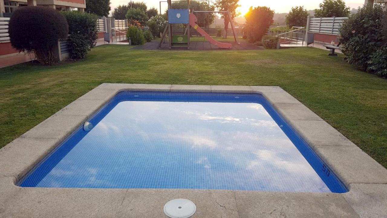 Chalet Vacacional Salnes Sur Con Piscina Cambados Eksteriør bilde