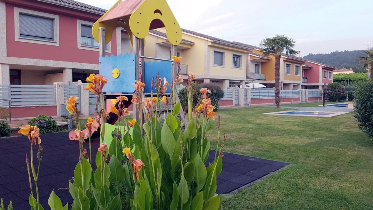Chalet Vacacional Salnes Sur Con Piscina Cambados Eksteriør bilde